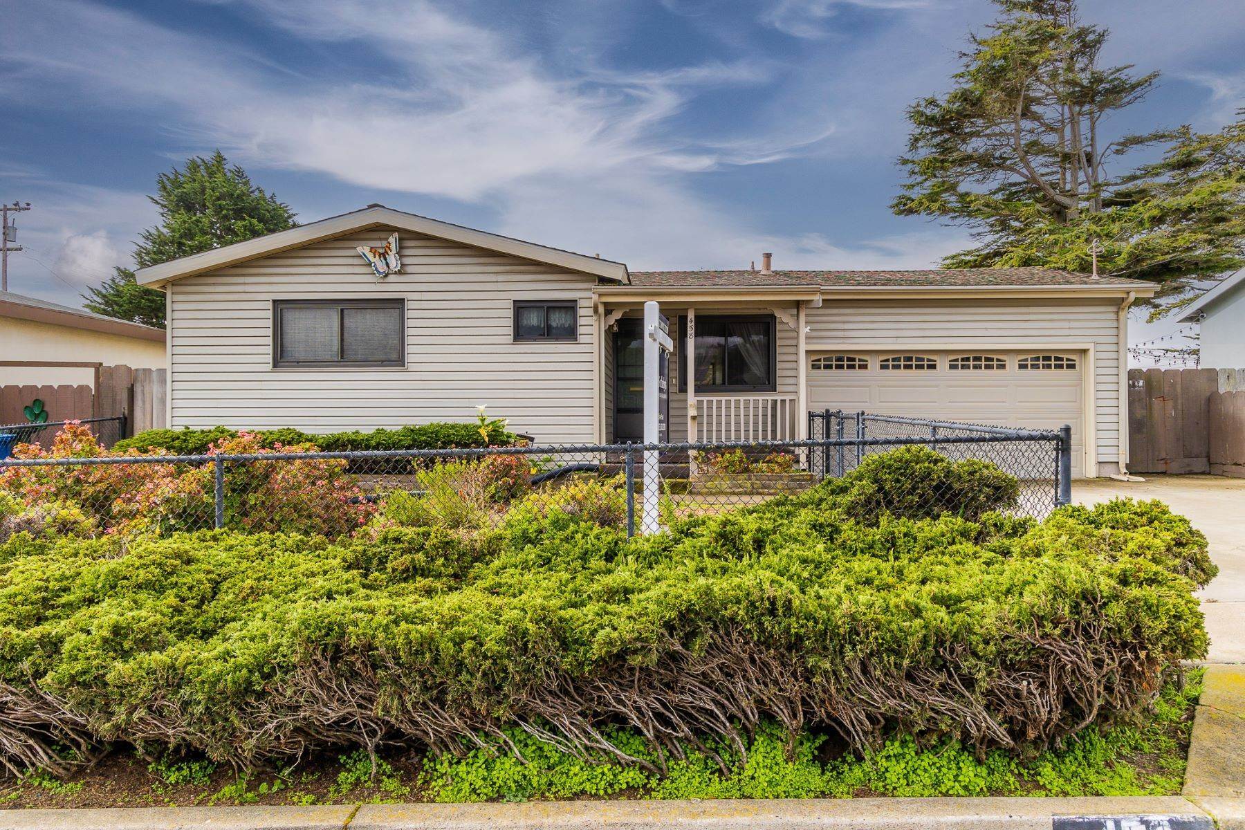 Single Family Homes 为 销售 在 458 Reindollar Avenue 马里纳, 加利福尼亚州 93933 美国