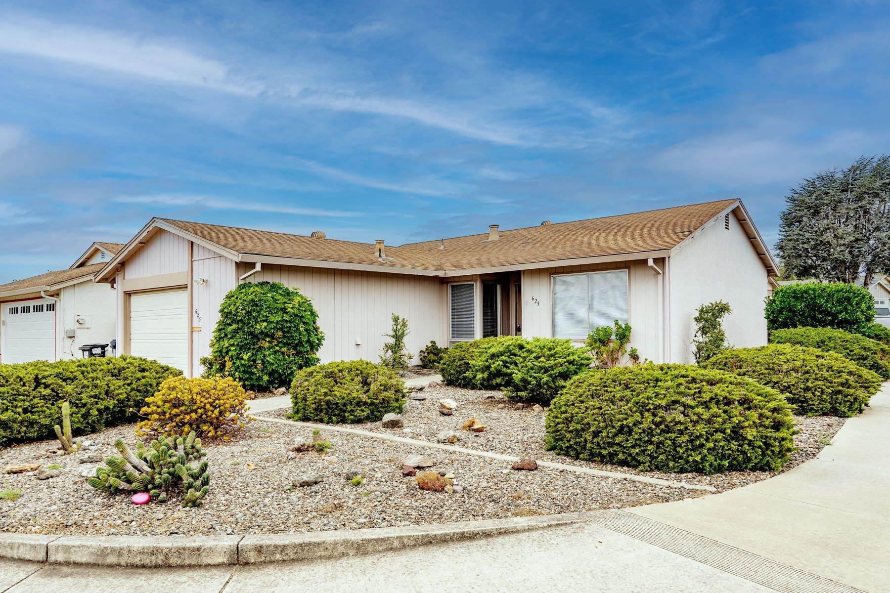 Single Family Homes 为 销售 在 623 Delta Way 沃森威尔, 加利福尼亚州 95076 美国